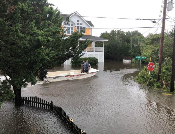 hang-tram-nguoi-bi-ket-tren-dao-ocracoke-o-north-carolina-vi-lut-loi-do-dorian-1